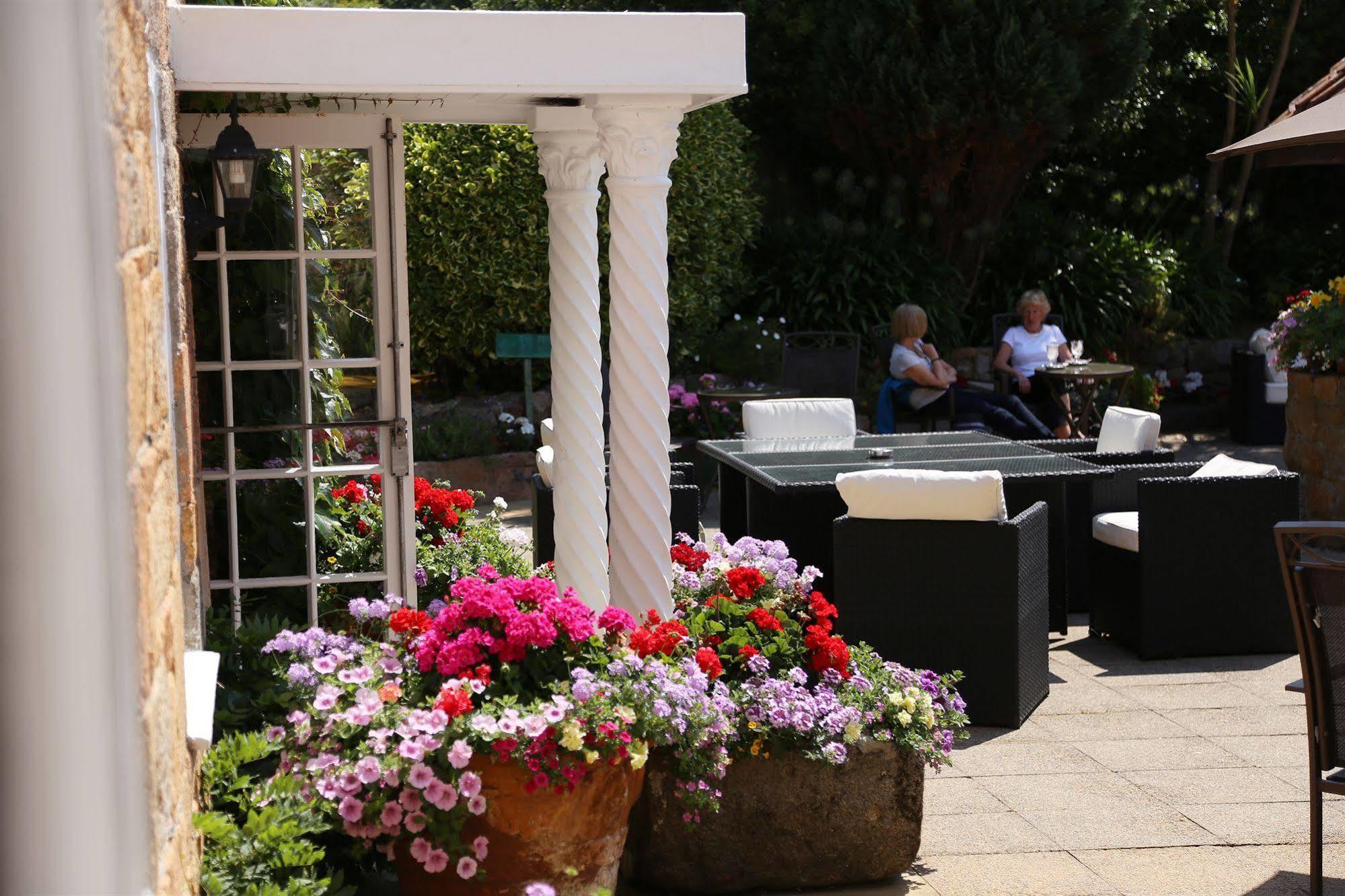 Hotel La Place St Aubin Exteriör bild